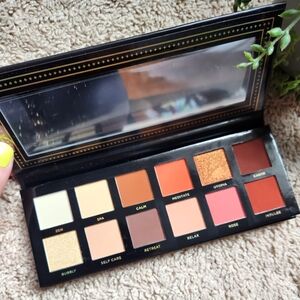 Ave Beauté 12 color Eyeshadow Palette - BRAND NEW